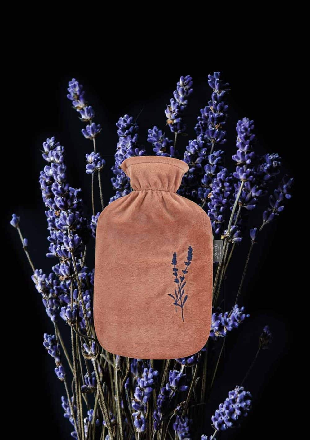 Fashy värmeflaska Lavender, stor värmeflaska med aprikosfärgat fodral med broderad lavendelblomma